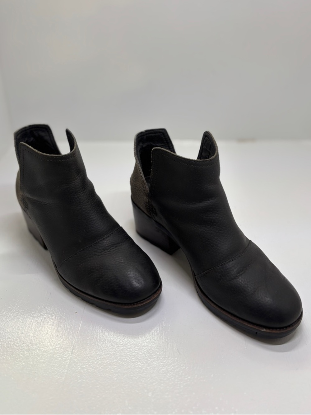 Sorel Leather Ankle Boots Womens 7 Black Slip On Block Heel Lug Sole - Picture 3 of 14